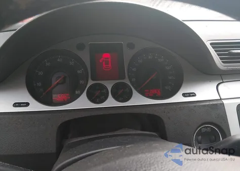 2008 Volkswagen Passat Komfort z USA, uszkodzony, nr VIN WVWAK93C48P026418